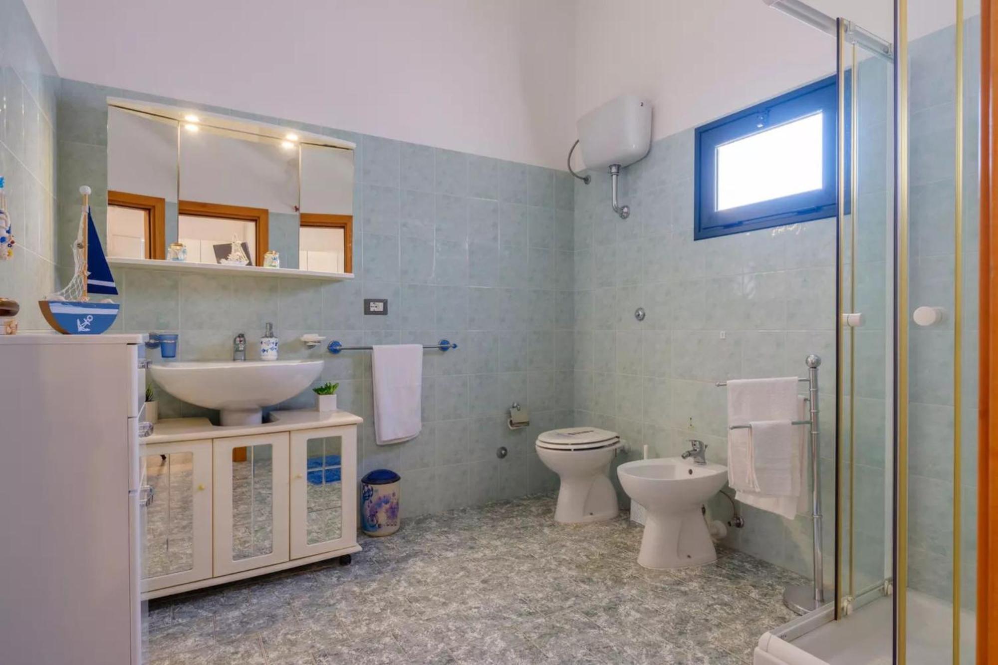 Emerald Residence Sleeps 12 With Sea View Порто Чезарео Екстериор снимка