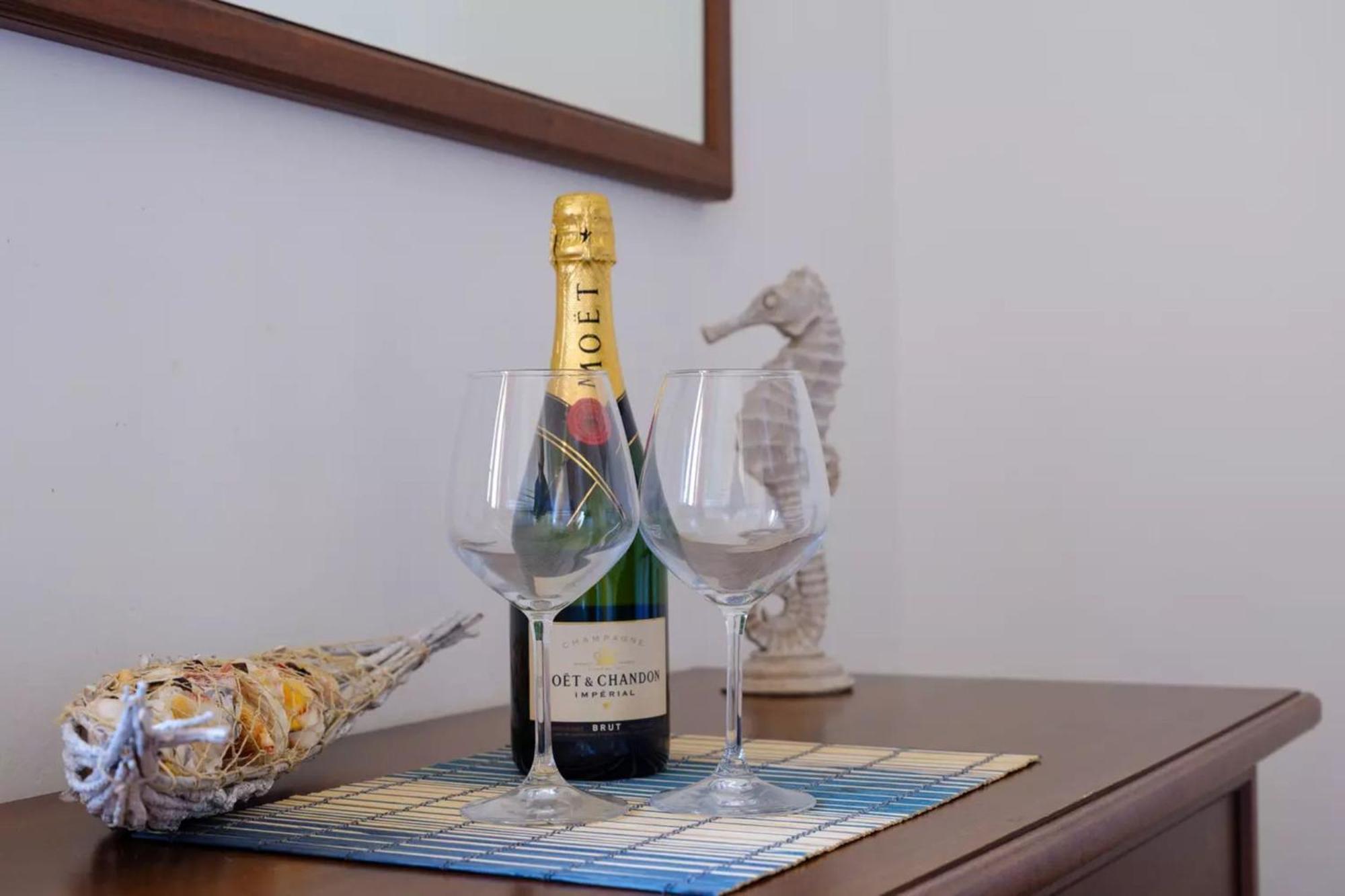 Emerald Residence Sleeps 12 With Sea View Порто Чезарео Екстериор снимка