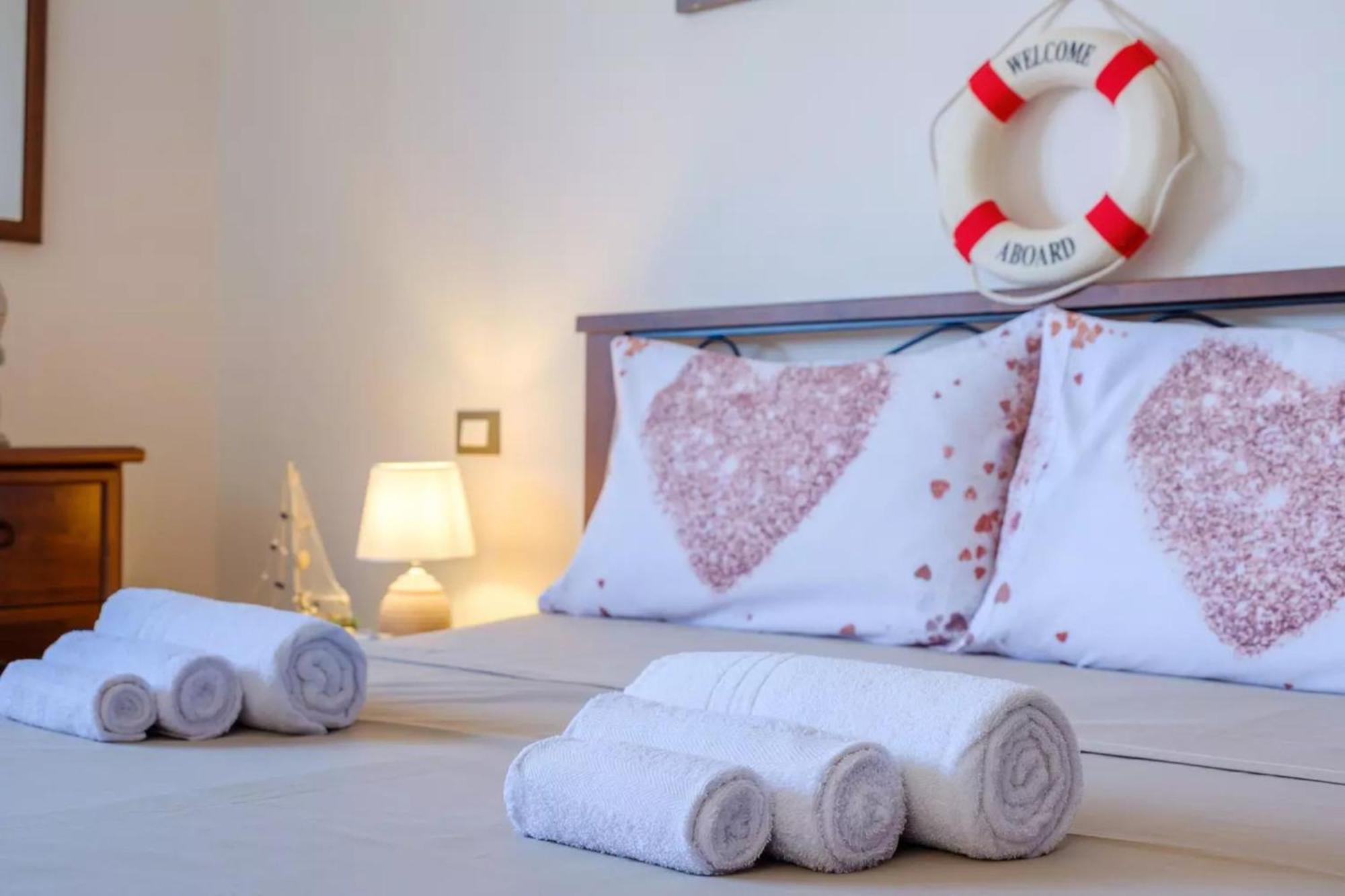 Emerald Residence Sleeps 12 With Sea View Порто Чезарео Екстериор снимка