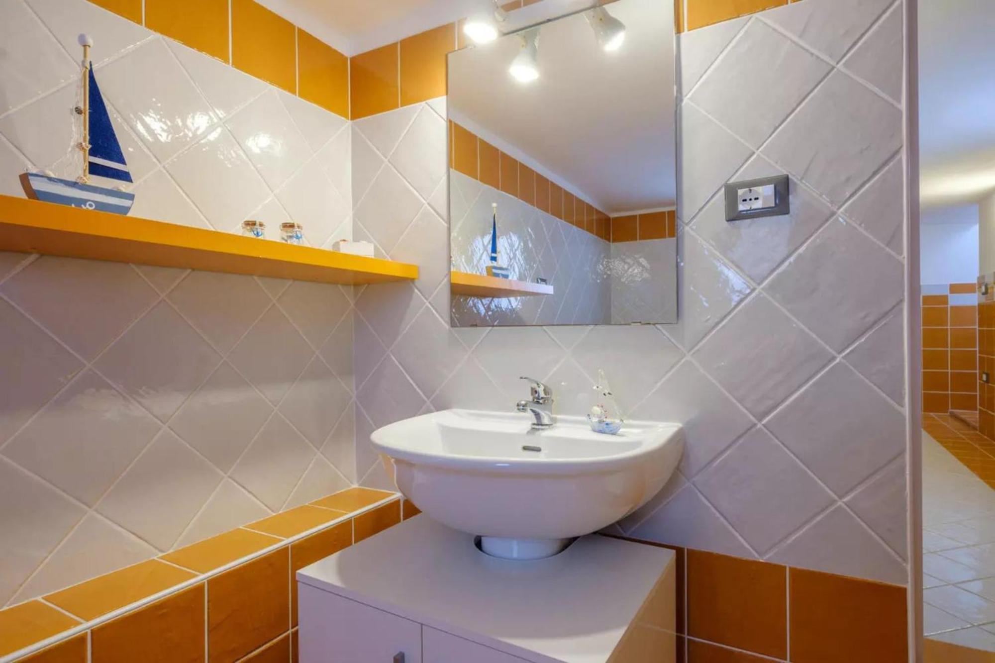 Emerald Residence Sleeps 12 With Sea View Порто Чезарео Екстериор снимка