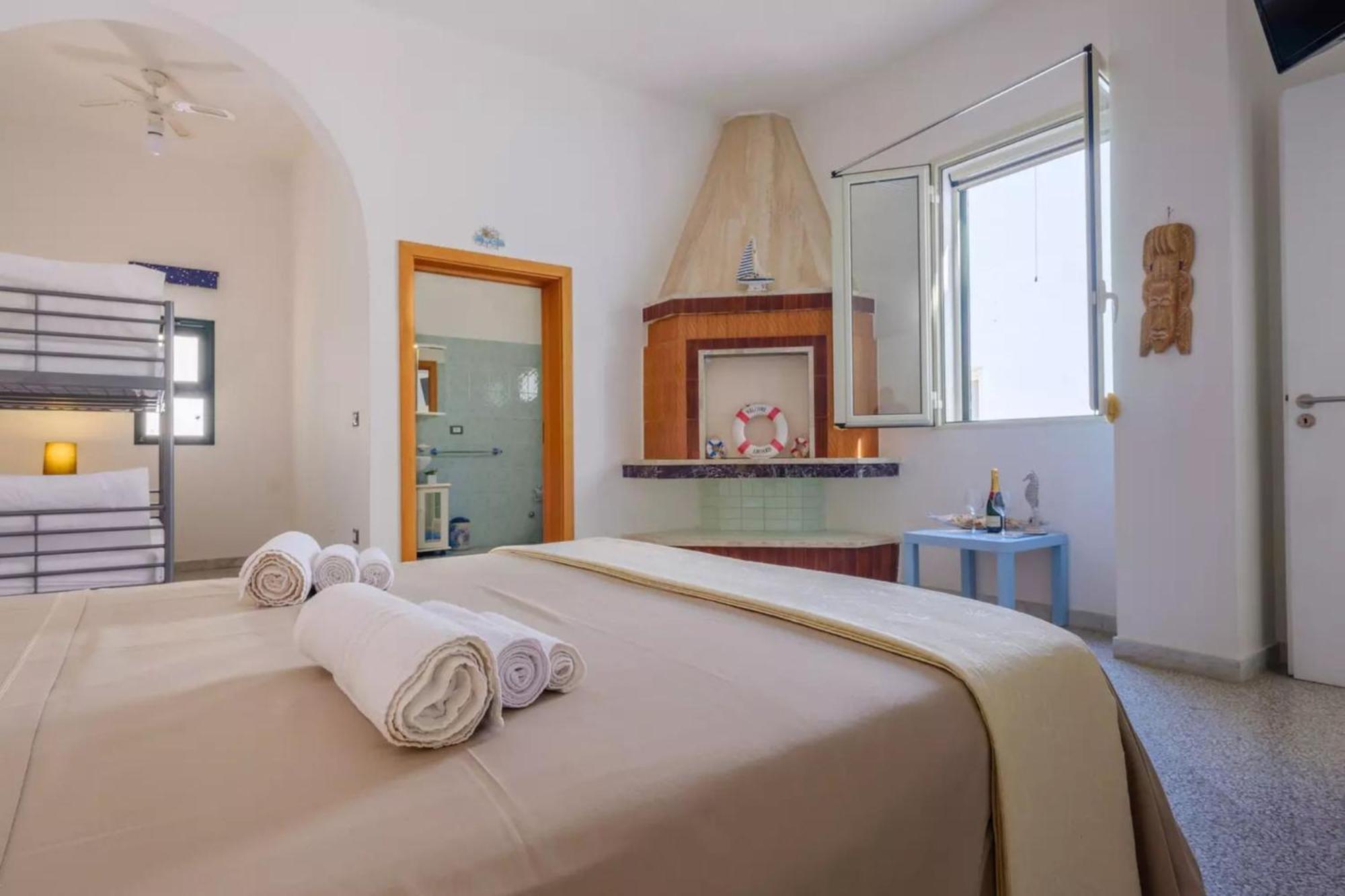 Emerald Residence Sleeps 12 With Sea View Порто Чезарео Екстериор снимка