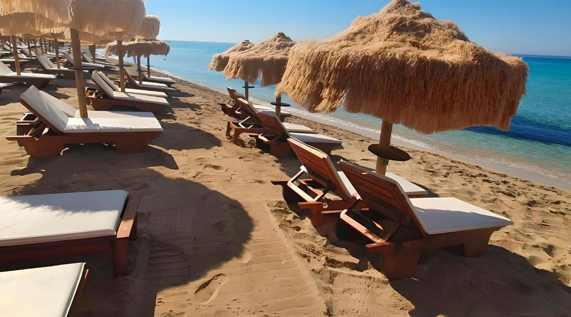 Emerald Residence Sleeps 12 With Sea View Порто Чезарео Екстериор снимка