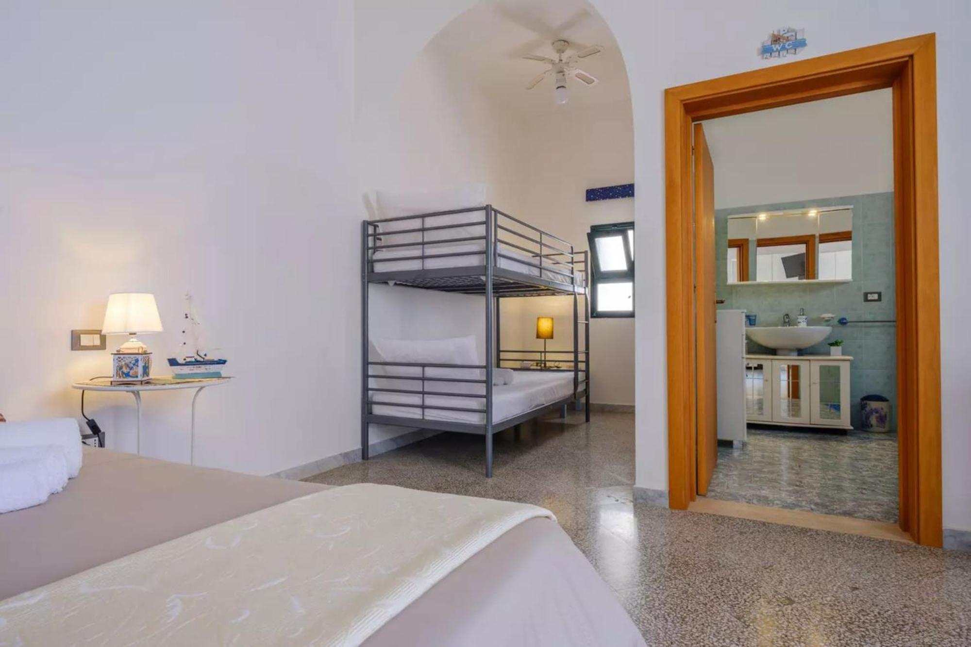 Emerald Residence Sleeps 12 With Sea View Порто Чезарео Екстериор снимка
